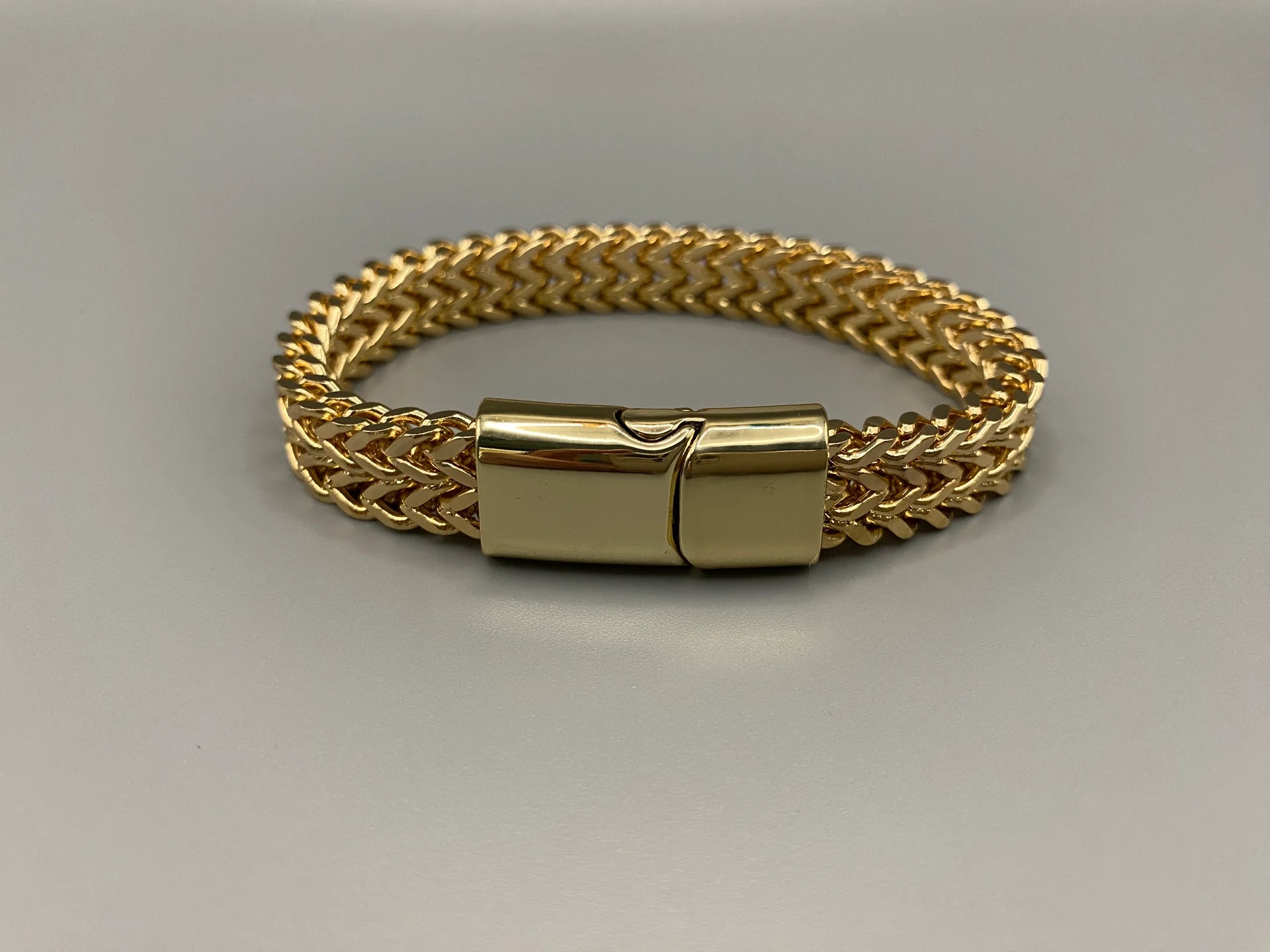 Urban Gold Snake Link Wrist Wear